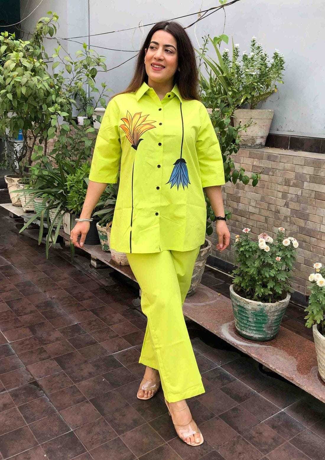 Women's Cotton Floral Printed Straight Short Shirt Kurti With Pant